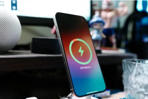 淮南苹果15换屏服务分享用什么充电器给iPhone15充电更好 
